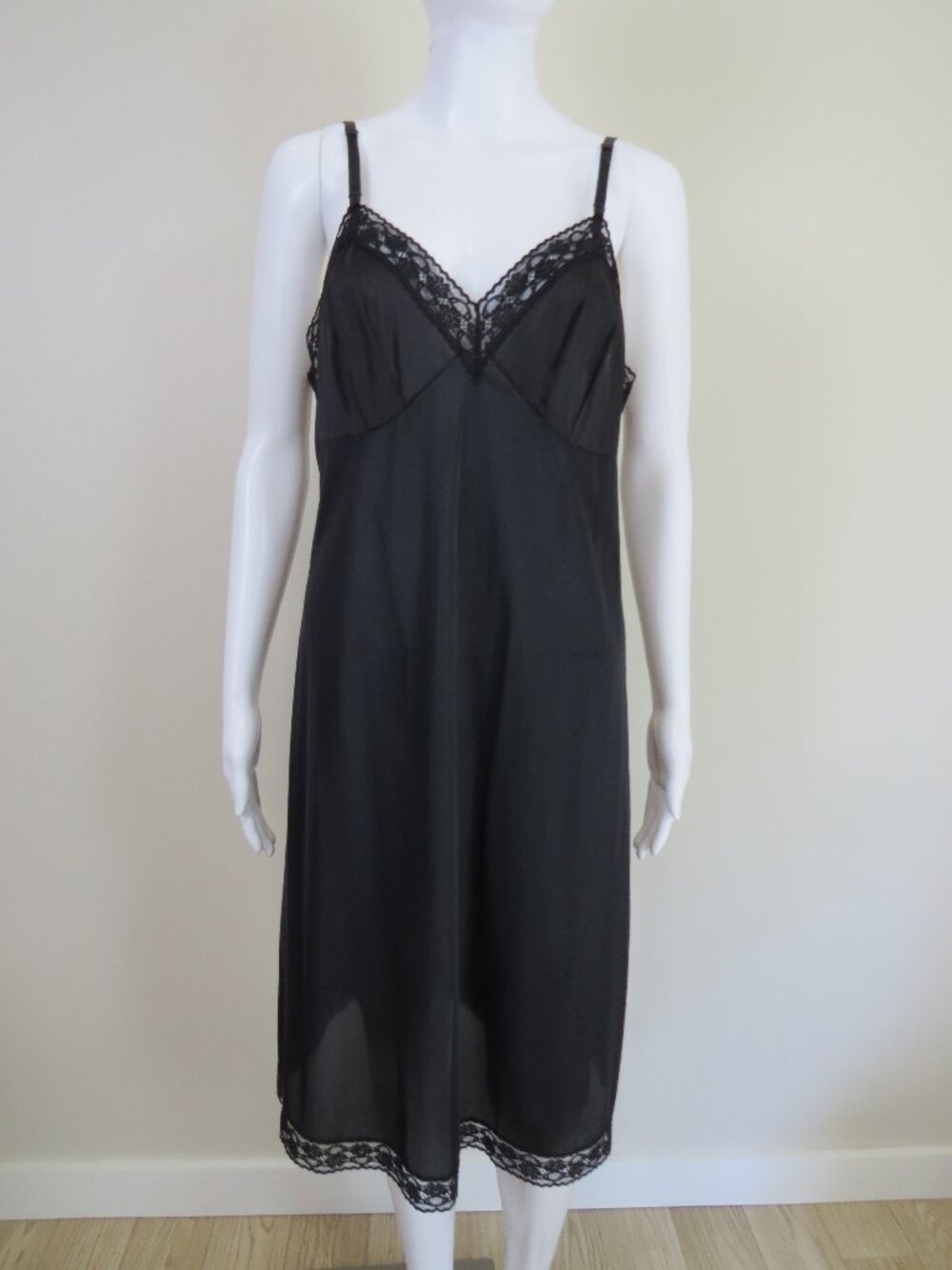 Vintage Vanity Fair Full Slip SIZE 38 Black, Lace Detail, Made in USA